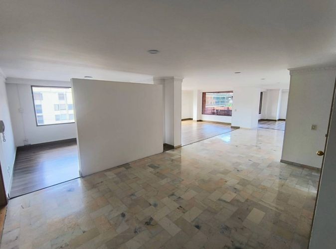 Apartamento de 4 alcobas en venta en Chico Norte, Bogotá, 249 m² · foto 4 de 24