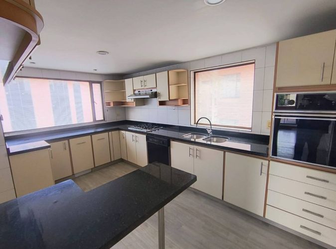 Apartamento de 4 alcobas en venta en Chico Norte, Bogotá, 249 m² · foto 8 de 24