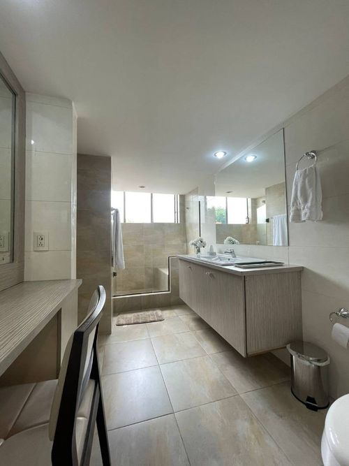 Apartamento de 4 alcobas en arriendo en San Lucas, Envigado, 212 m² · foto 12 de 23