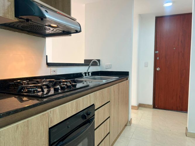 Apartamento de 2 alcobas en arriendo en Cumbres, Envigado, 76 m² · foto 3 de 18