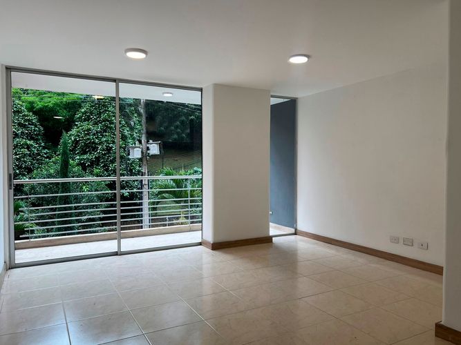 Apartamento de 2 alcobas en arriendo en Cumbres, Envigado, 76 m² · foto 4 de 18