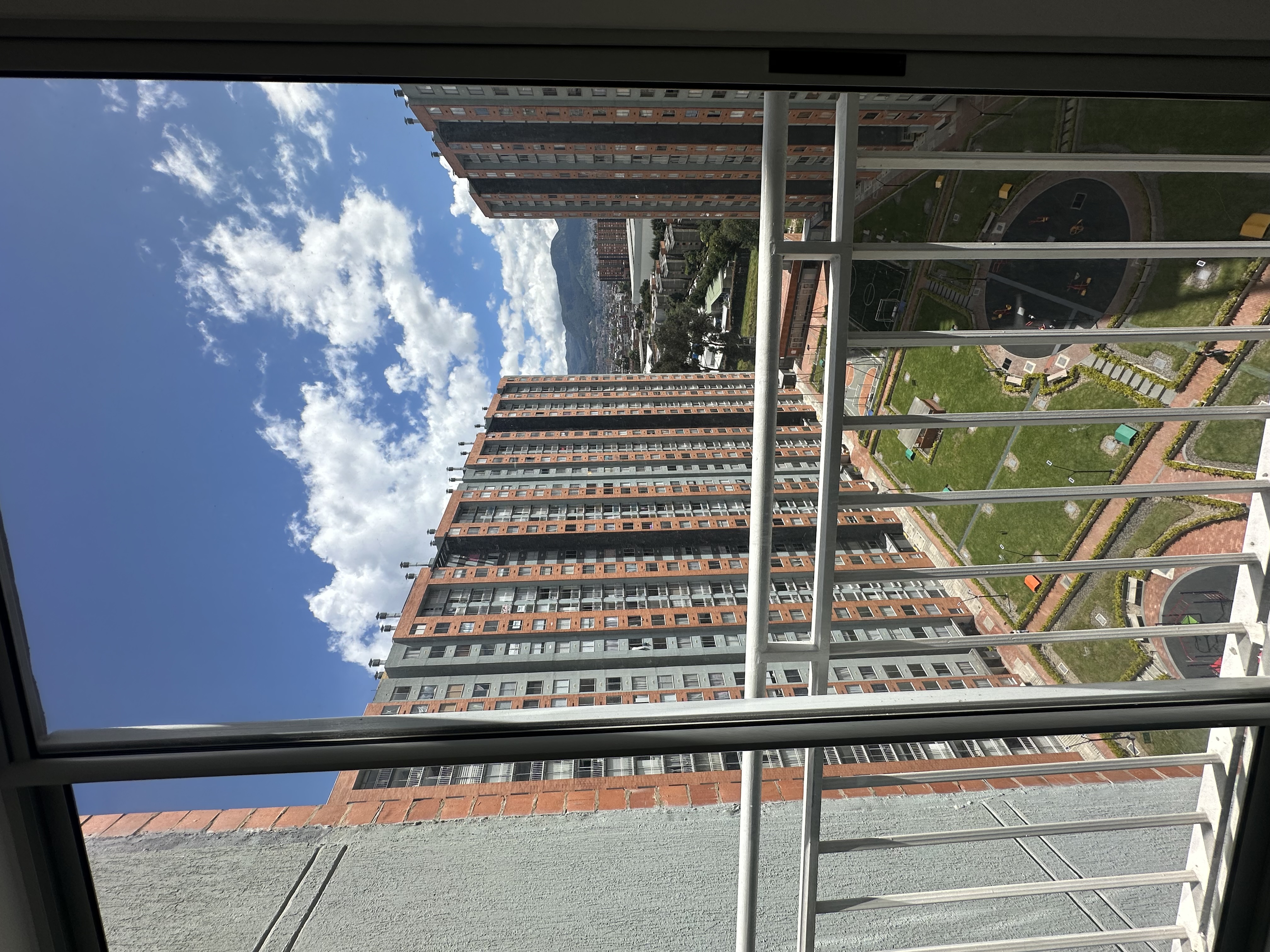Apartamento en venta en Puente Aranda, Bogotá · foto 2 de 19