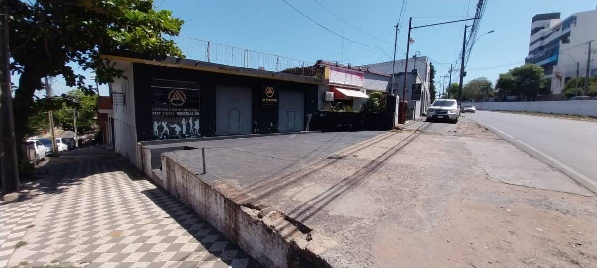Vendo propiedad en esquina con locales comerciales y departamentos en Asunción San Vicente — foto 2