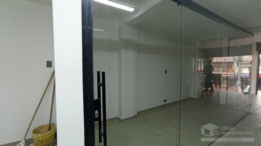 Local en arriendo en El Diamante 2, Medellín, 30 m² · foto 3 de 9