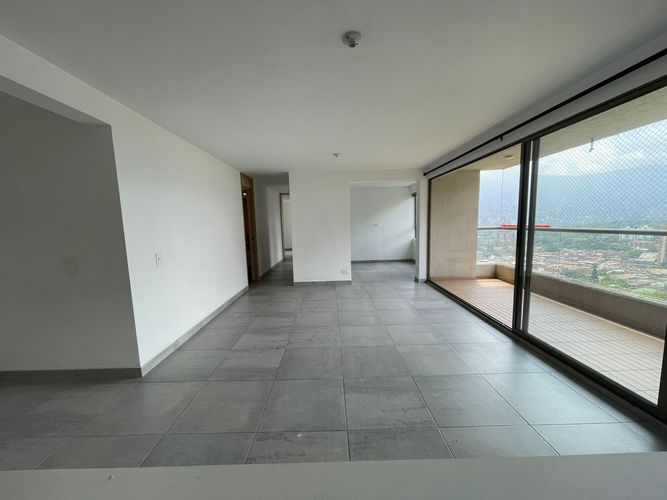 Apartamento en arriendo en Belén, Medellín · foto 2 de 19