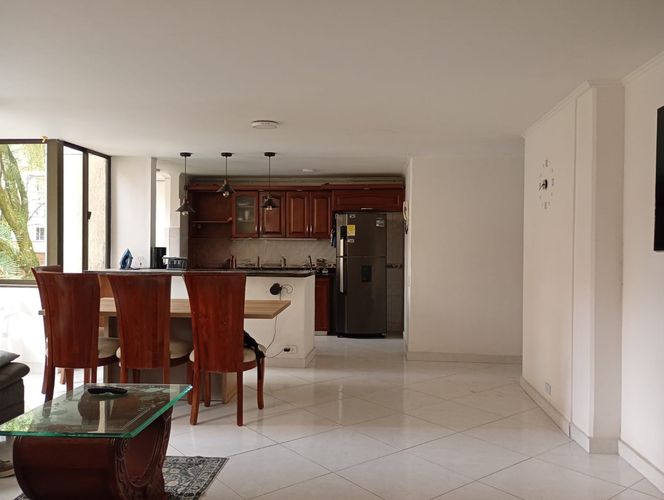 Apartamento de 4 alcobas en arriendo en Laureles, Medellín, 110 m² · foto 2 de 17