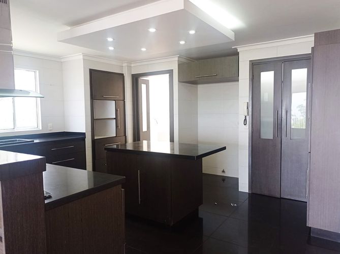 Casa de 5 alcobas en venta en El Poblado, Medellín, 360 m² · foto 10 de 20