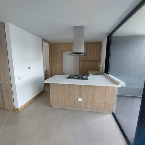 Apartamento de 3 alcobas en venta en Los Naranjos, Medellín, 100 m² · foto 3 de 17