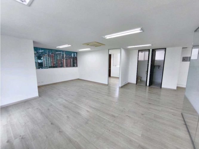 Oficina en arriendo en Milla De Oro, Medellín, 97 m² · foto 2 de 10