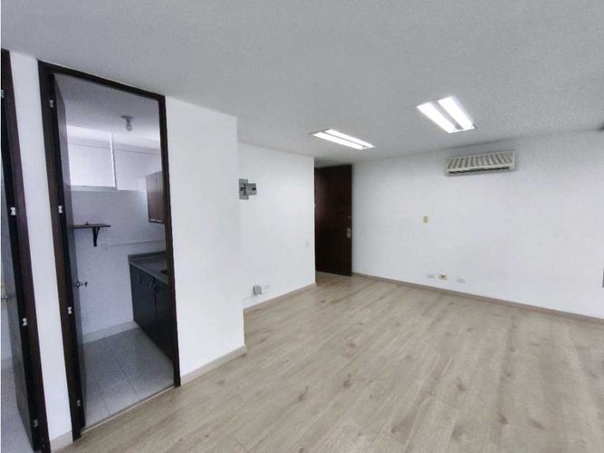 Oficina en arriendo en Milla De Oro, Medellín, 97 m² · foto 3 de 10