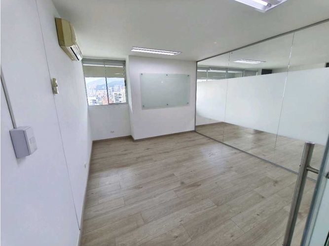 Oficina en arriendo en Milla De Oro, Medellín, 97 m² · foto 4 de 10