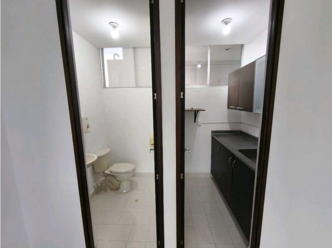 Oficina en arriendo en Milla De Oro, Medellín, 97 m² · foto 7 de 10