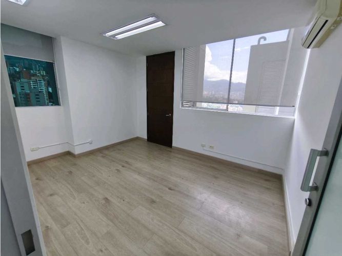 Oficina en arriendo en Milla De Oro, Medellín, 97 m² · foto 8 de 10