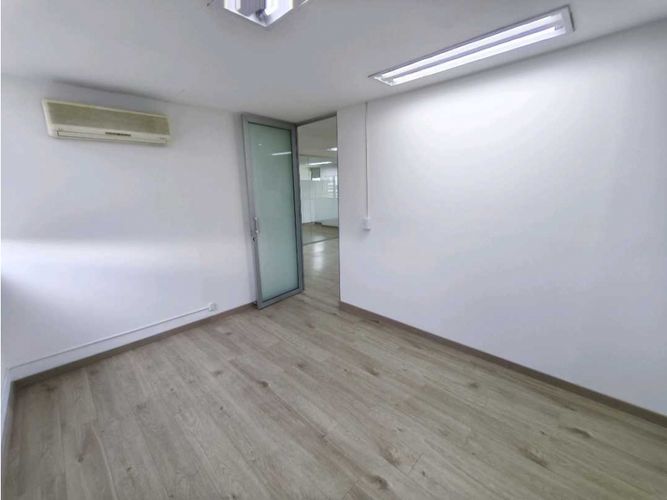 Oficina en arriendo en Milla De Oro, Medellín, 97 m² · foto 9 de 10