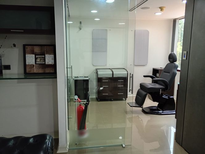 Consultorio en venta en El Poblado, Medellín, 43 m² · foto 3 de 10