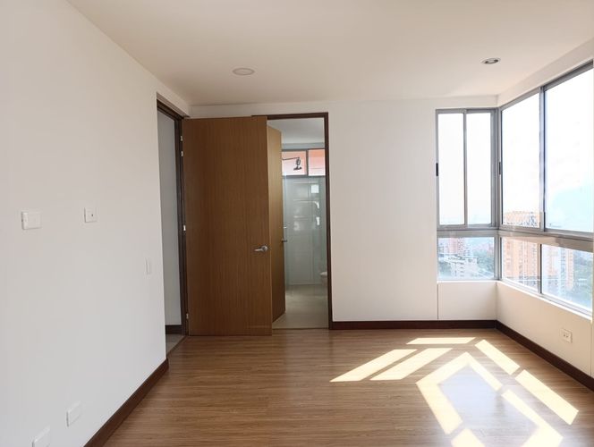 Apartamento de 2 alcobas en arriendo en El Poblado, Medellín, 108 m² · foto 12 de 18