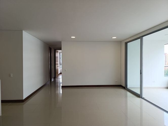 Apartamento de 2 alcobas en arriendo en El Poblado, Medellín, 108 m² · foto 3 de 18