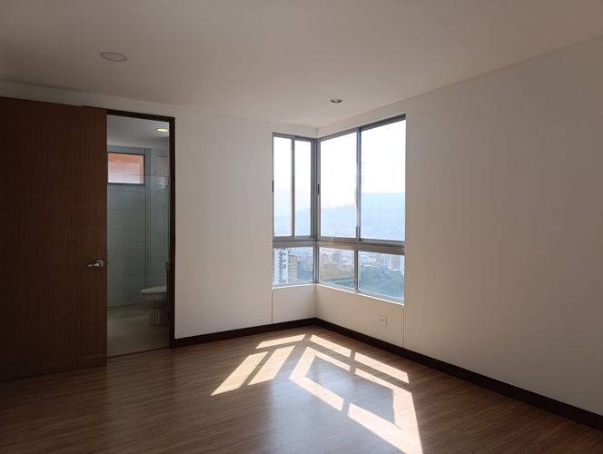 Apartamento de 2 alcobas en arriendo en El Poblado, Medellín, 108 m² · foto 8 de 18