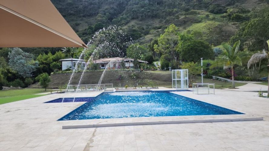 Finca en venta en Zarzal Curzao, Copacabana, 250 m² · foto 23 de 24