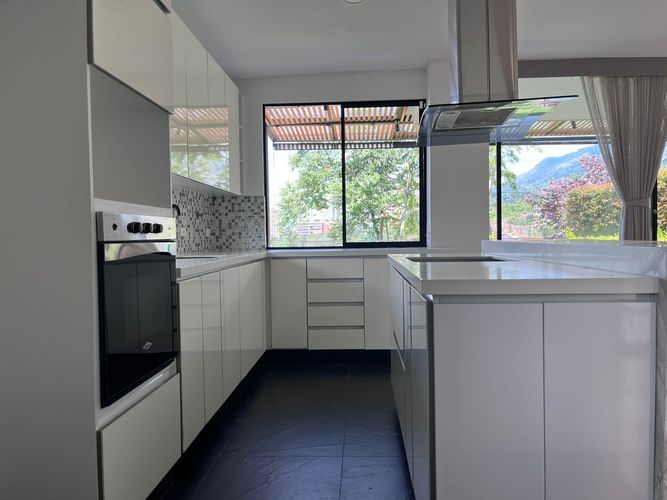 Casa de 3 alcobas en venta en Loma Del Chocho, Envigado, 226 m² · foto 10 de 20