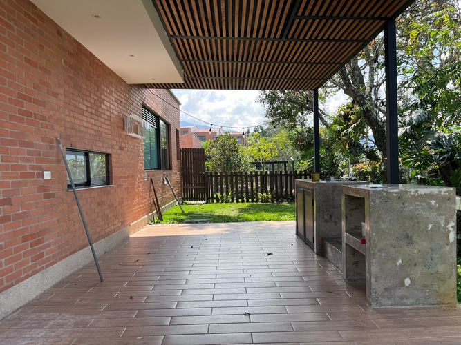 Casa de 3 alcobas en venta en Loma Del Chocho, Envigado, 226 m² · foto 19 de 20