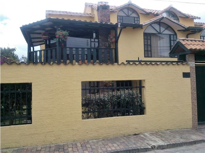 Casa de 3 alcobas en venta en Cota, 197 m² · foto 2 de 24