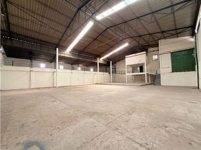 Bodega en arriendo en Armenia, Armenia, 1000 m² · foto 2 de 6