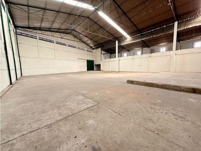 Bodega en arriendo en Armenia, Armenia, 1000 m² · foto 3 de 6