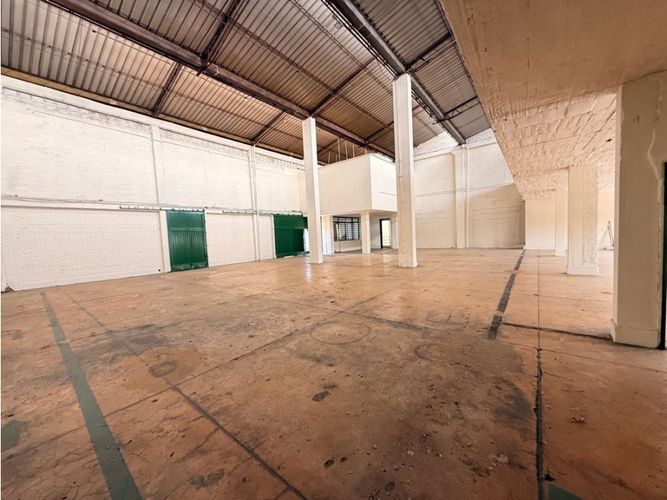 Bodega en arriendo en Armenia, Armenia, 700 m² · foto 2 de 11