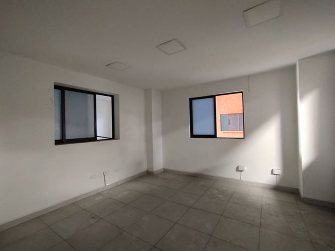 Oficina en arriendo en San Nicolas, Cali, 70 m² · foto 7 de 12