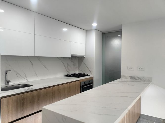 Apartamento de 4 alcobas en arriendo en El Poblado, Medellín, 131 m² · foto 10 de 17
