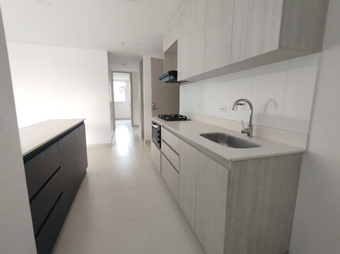 Apartamento de 3 alcobas en arriendo en Loma Del Escobero, Envigado, 70 m² · foto 3 de 13