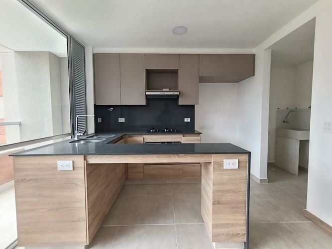 Apartamento de 2 alcobas en arriendo en Loma De La Doctora, Sabaneta, 71 m² · foto 2 de 19