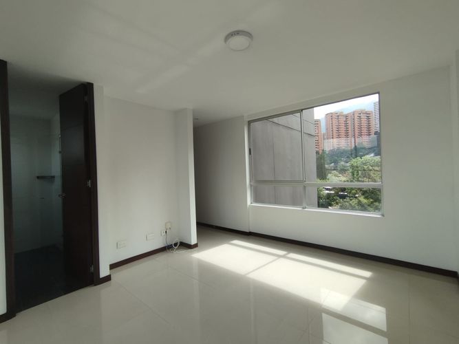 Apartamento de 3 alcobas en arriendo en El Poblado, Medellín, 117 m² · foto 4 de 20