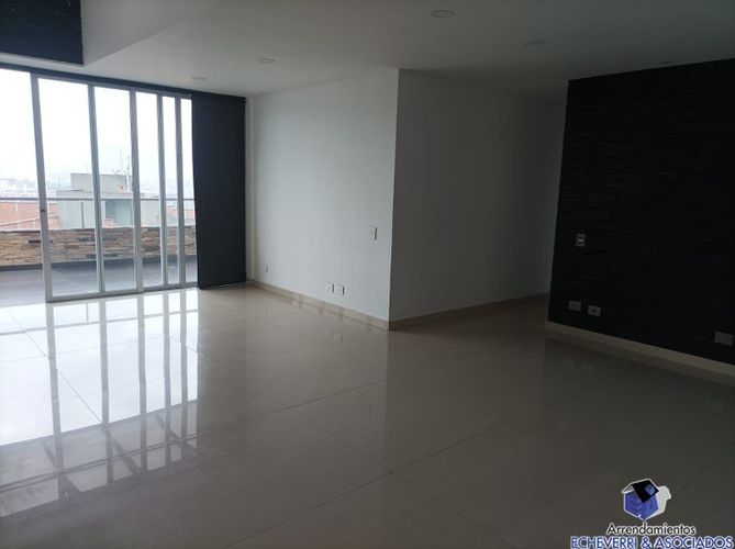 Apartamento de 3 alcobas en arriendo en La Cuenca, Envigado, 306 m² · foto 4 de 11
