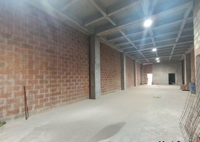 Bodega en arriendo en Trinidad, Medellín, 253 m² · foto 2 de 10