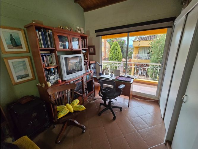 Casa de 5 alcobas en venta en El Tambo, La Ceja, 284 m² · foto 10 de 14
