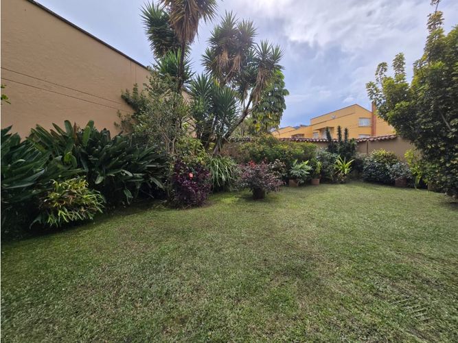 Casa de 5 alcobas en venta en El Tambo, La Ceja, 284 m² · foto 12 de 14