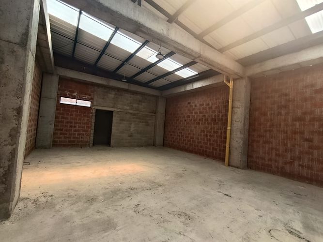 Bodega en arriendo en Trinidad, Medellín, 253 m² · foto 8 de 13