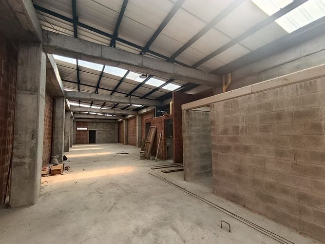 Bodega en arriendo en Trinidad, Medellín, 253 m² · foto 2 de 13