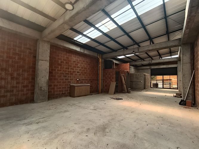 Bodega en arriendo en Trinidad, Medellín, 253 m² · foto 9 de 13