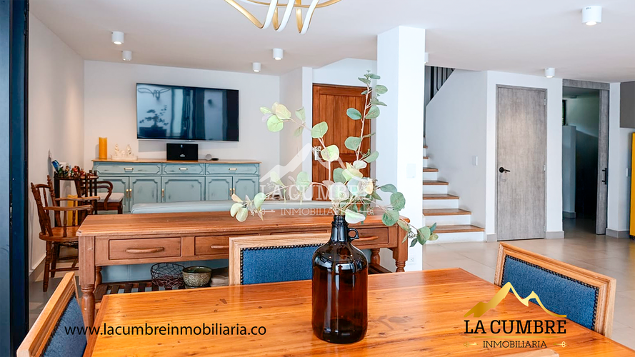 Casa de 3 alcobas en arriendo en El Tesoro, Medellín, 293 m² · foto 2 de 20
