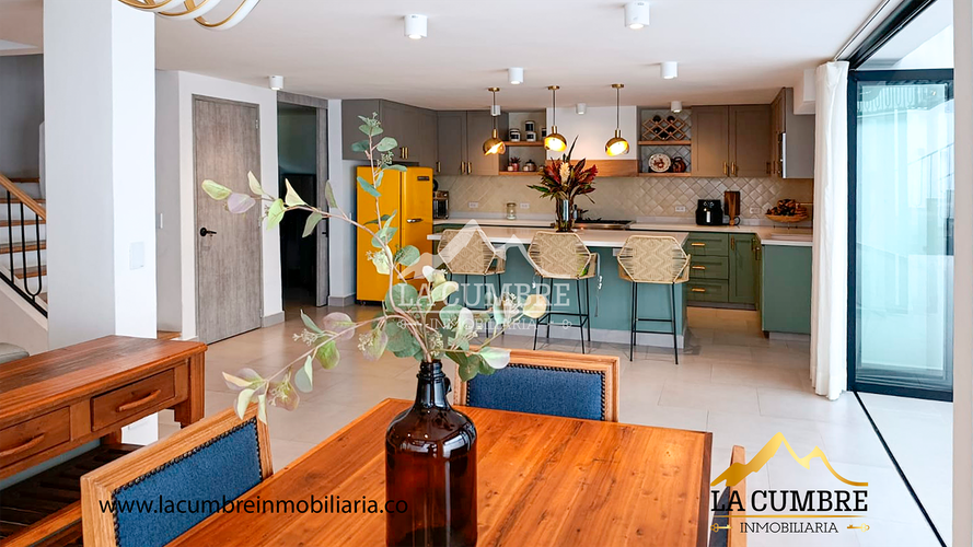 Casa de 3 alcobas en arriendo en El Tesoro, Medellín, 293 m² · foto 3 de 20