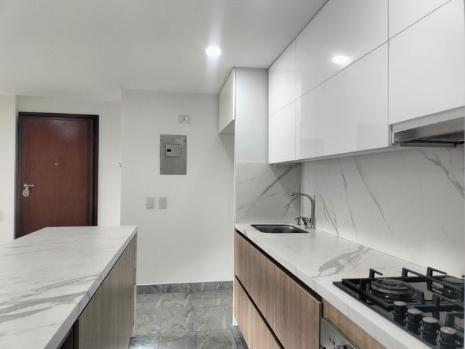 Apartamento de 4 alcobas en arriendo en El Poblado, Medellín, 131 m² · foto 6 de 18