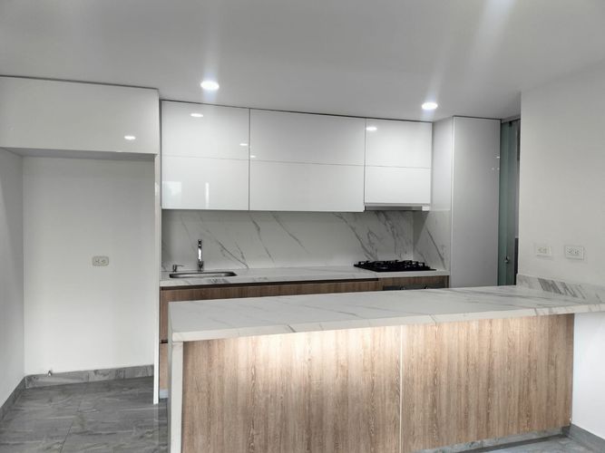 Apartamento de 4 alcobas en arriendo en El Poblado, Medellín, 131 m² · foto 5 de 18