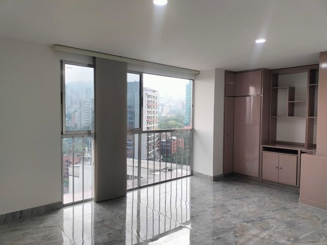 Apartamento de 4 alcobas en arriendo en El Poblado, Medellín, 131 m² · foto 3 de 18