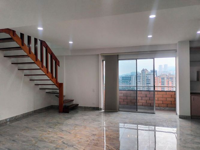 Apartamento de 4 alcobas en arriendo en El Poblado, Medellín, 131 m² · foto 2 de 18