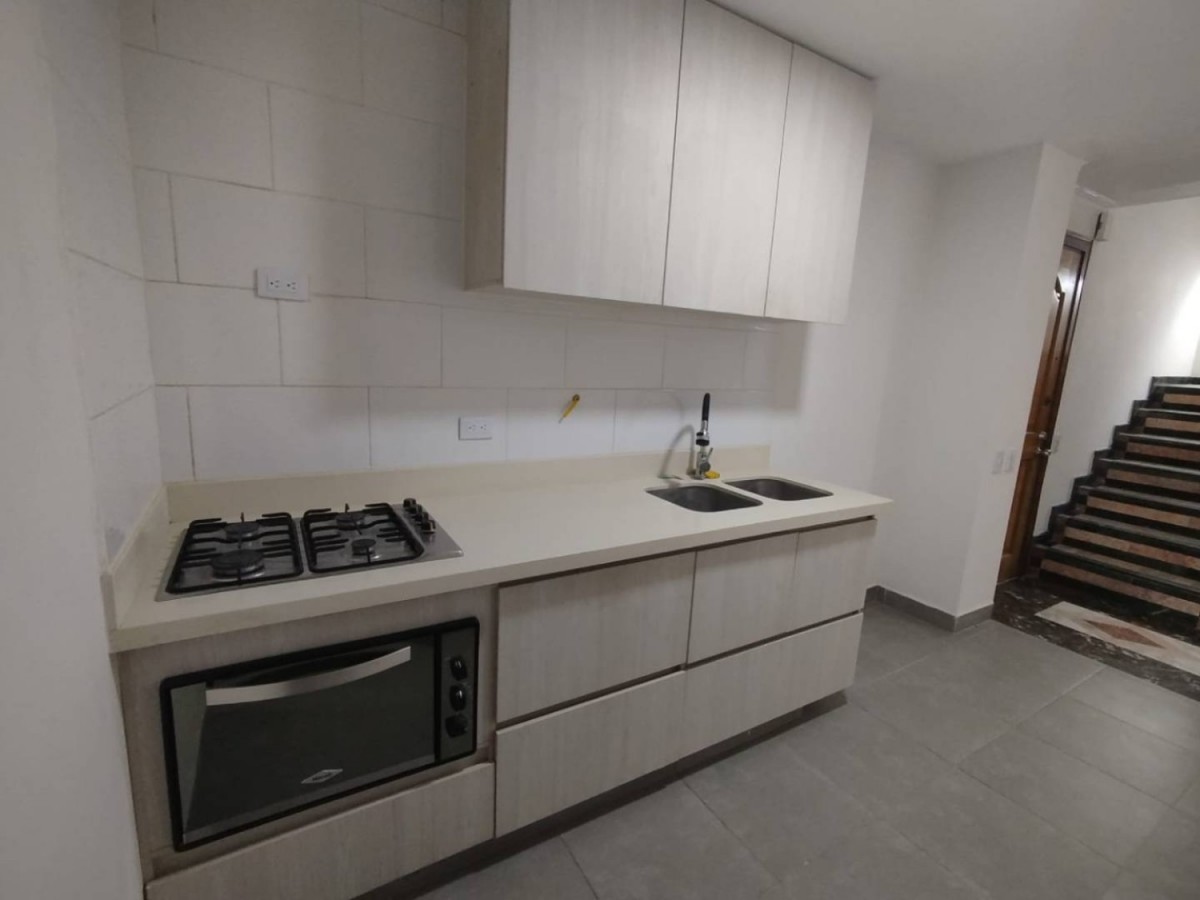 Apartamento en arriendo en Laureles, Medellín · foto 3 de 19