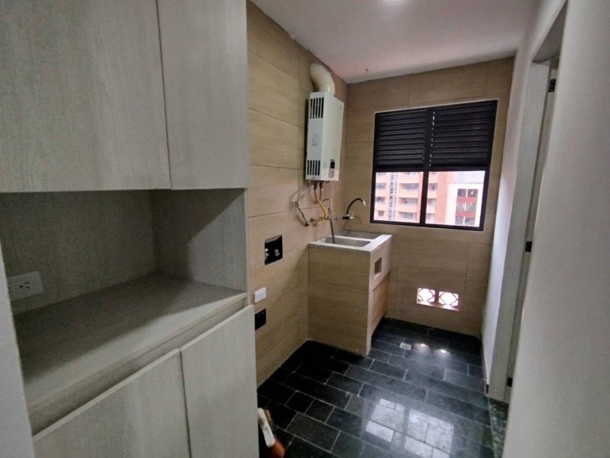 Apartamento en arriendo en Laureles, Medellín · foto 4 de 19