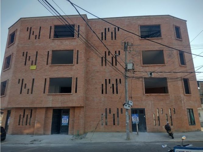Edificio en venta en Bretaña, Cali, 1200 m² · foto 2 de 22